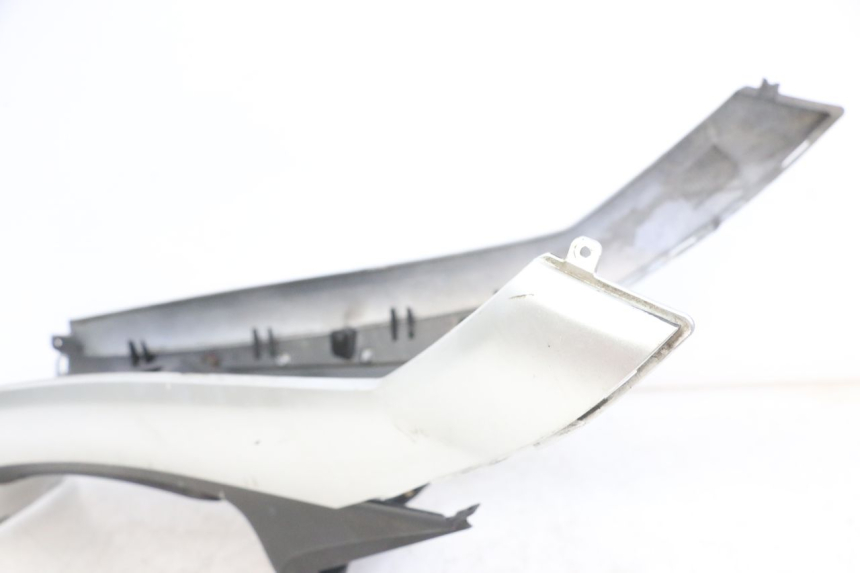 photo de OBUDOWA ZBIORNIKA PIAGGIO MP3 LT 300 (2010 - 2016) - Zbliżenie techniczne