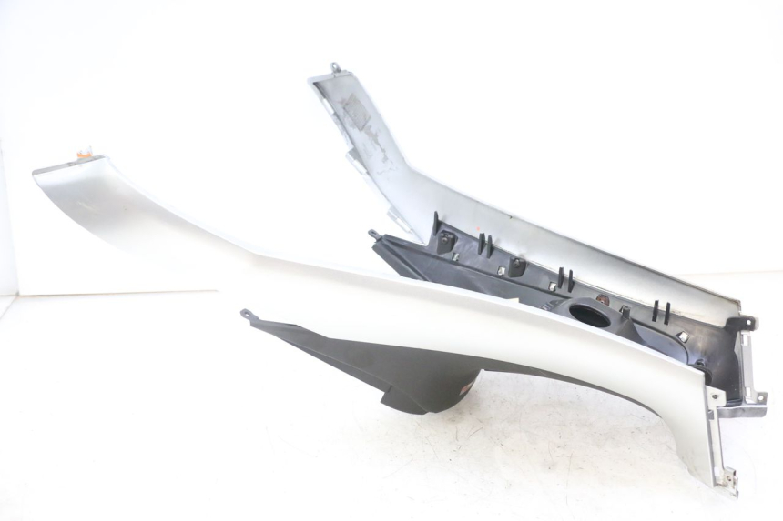 photo de OBUDOWA ZBIORNIKA PIAGGIO MP3 LT 300 (2010 - 2016) - Punkty mocowania