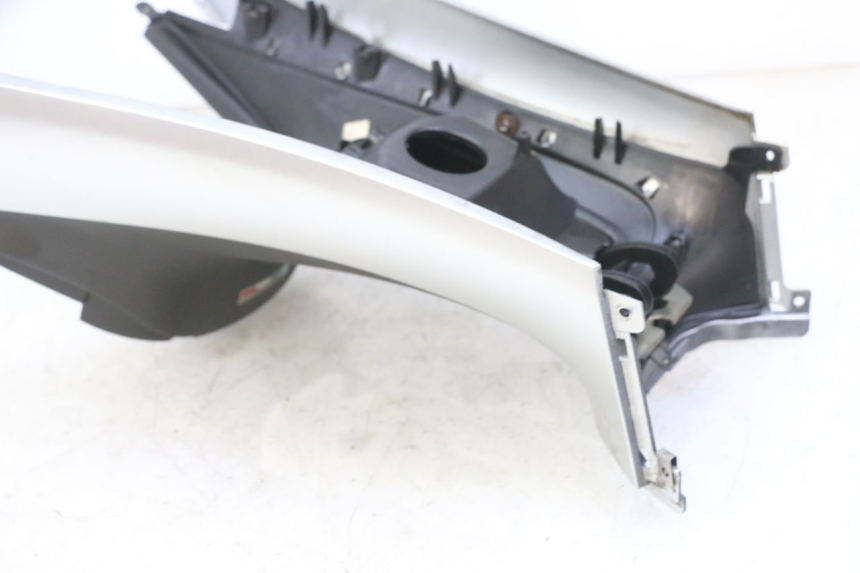 photo de OBUDOWA ZBIORNIKA PIAGGIO MP3 LT 300 (2010 - 2016) - Stan powierzchni