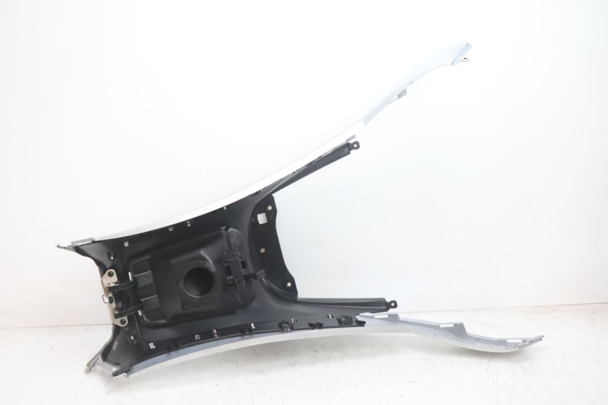 photo de OSŁONA ZBIORNIKA PIAGGIO MP3 LT 300 (2010 - 2016) - Oznaczenia i referencje