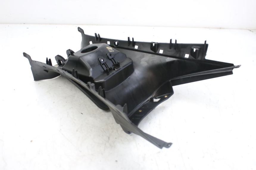 photo de OBUDOWA ZBIORNIKA PIAGGIO MP3 RL 250 (2006 - 2010) - Inny kąt widzenia