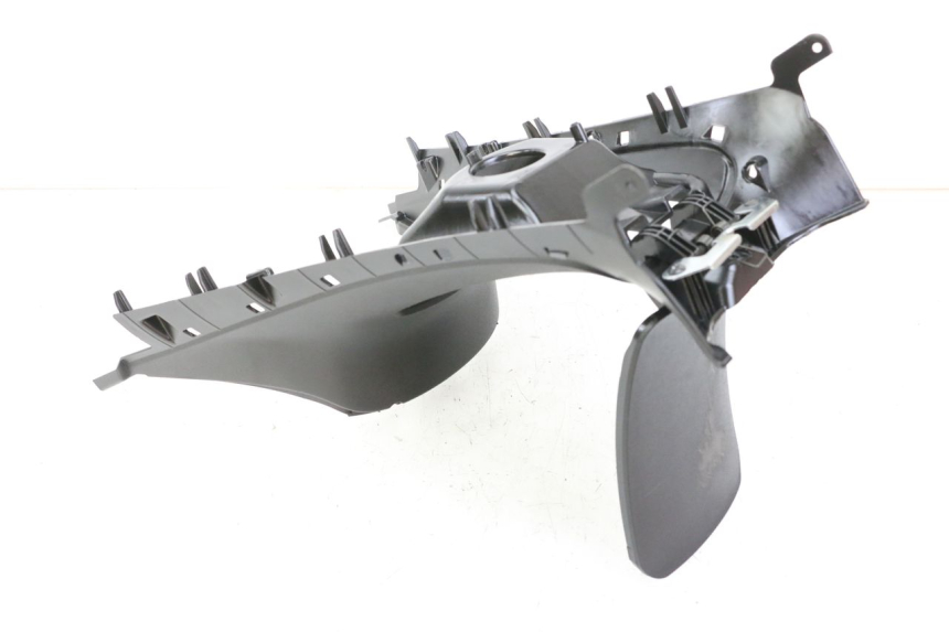 photo de OBUDOWA ZBIORNIKA PIAGGIO MP3 500 (2014 - 2017) - Zoom stanu zużycia