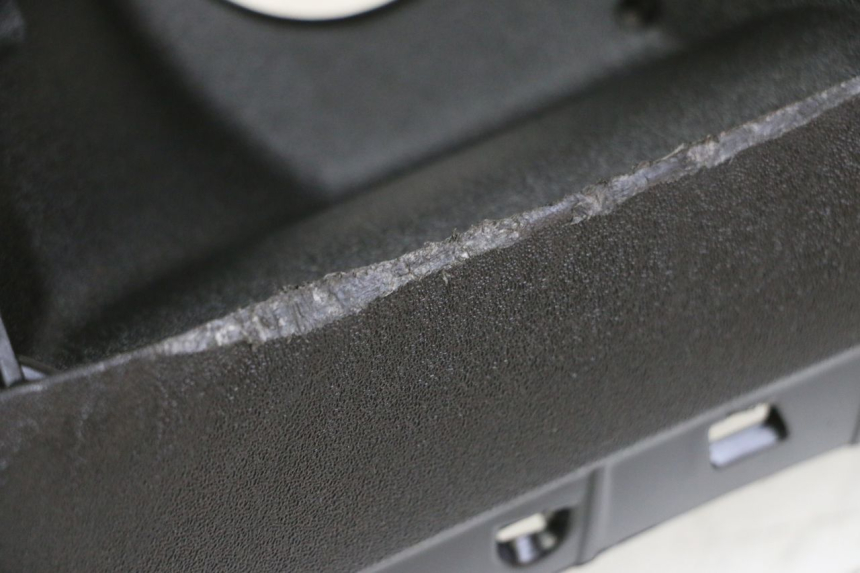 photo de OBUDOWA ZBIORNIKA PIAGGIO MP3 500 (2014 - 2017) - Zbliżenie techniczne