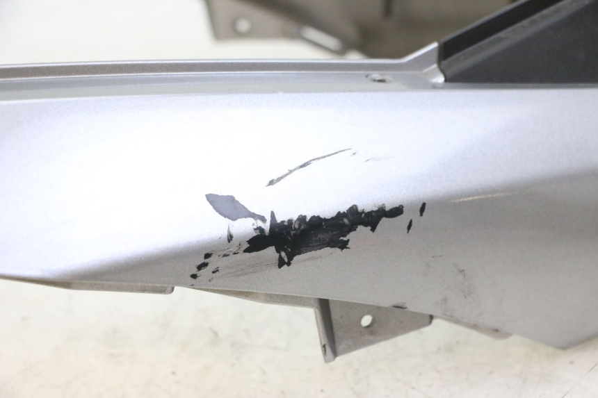 photo de OBUDOWA ZBIORNIKA PIAGGIO MP3 500 (2014 - 2017) - Szczegóły charakterystyczne