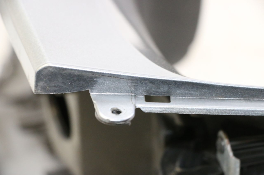 photo de OBUDOWA ZBIORNIKA PIAGGIO MP3 500 (2014 - 2017) - Zbliżenie techniczne