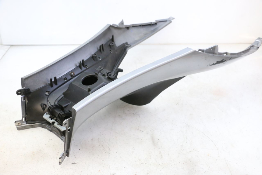 photo de OBUDOWA ZBIORNIKA PIAGGIO MP3 500 (2014 - 2017) - Punkty mocowania