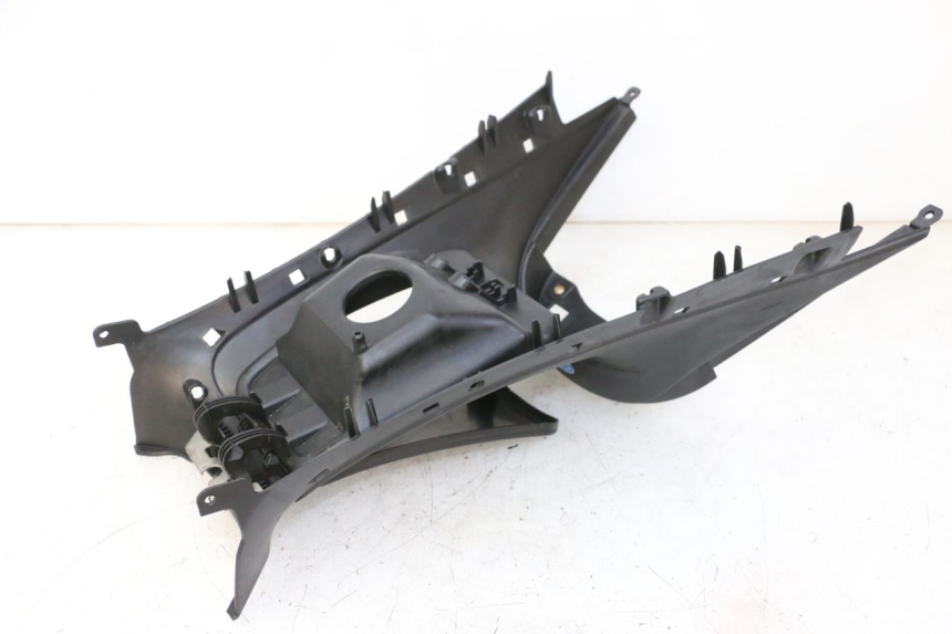 photo de OSŁONA ZBIORNIKA PIAGGIO MP3 125 (2006 - 2014) - Szczegół części