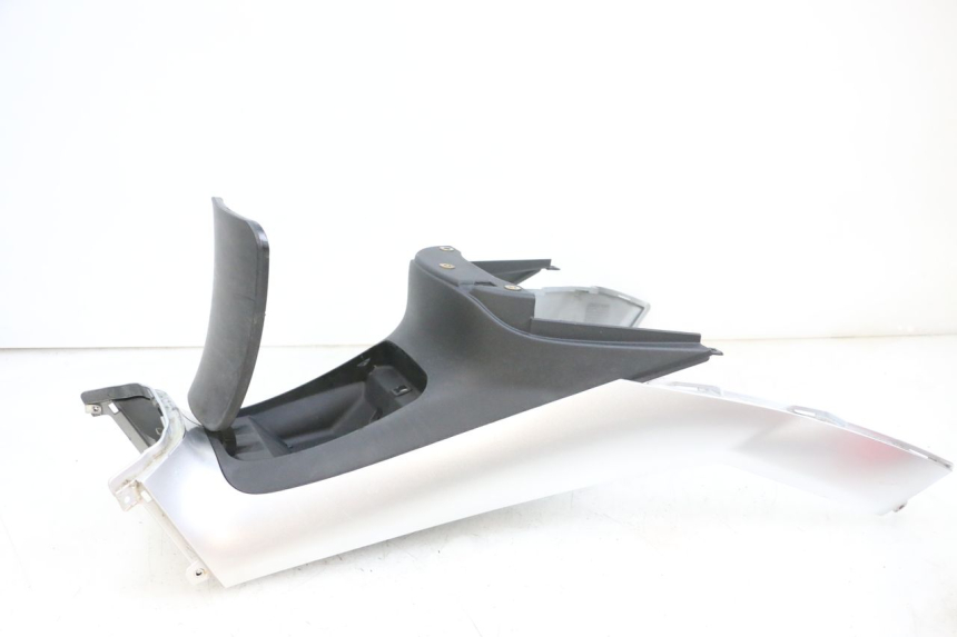 photo de OBUDOWA ZBIORNIKA PIAGGIO MP3 RL 250 (2006 - 2010) - Widok z bliska