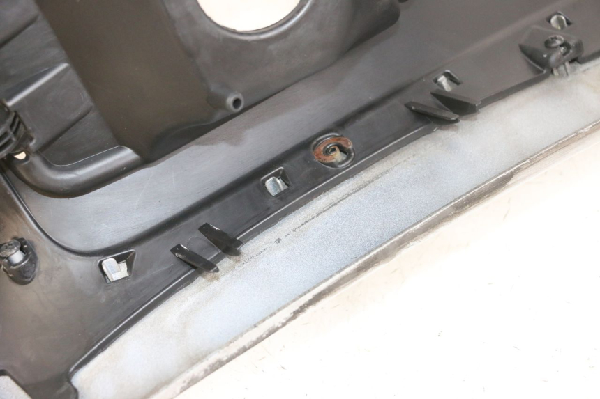 photo de OBUDOWA ZBIORNIKA PIAGGIO MP3 RL 250 (2006 - 2010) - Zoom stanu zużycia