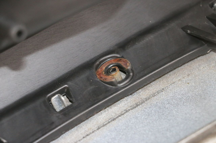 photo de OBUDOWA ZBIORNIKA PIAGGIO MP3 RL 250 (2006 - 2010) - Inny kąt widzenia