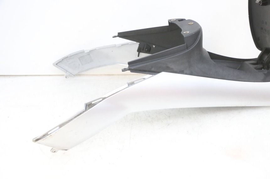 photo de OBUDOWA ZBIORNIKA PIAGGIO MP3 RL 250 (2006 - 2010) - Oznaczenia i referencje