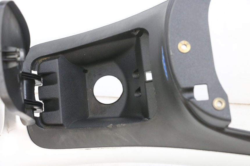 photo de OBUDOWA ZBIORNIKA PIAGGIO MP3 RL 250 (2006 - 2010) - Widok z bliska