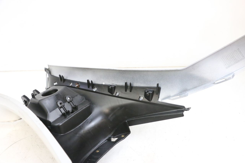 photo de OBUDOWA ZBIORNIKA PIAGGIO MP3 RL 250 (2006 - 2010) - Zoom stanu zużycia