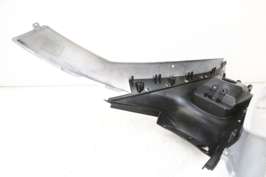 photo de OBUDOWA ZBIORNIKA PIAGGIO MP3 RL 250 (2006 - 2010) - Inny kąt widzenia