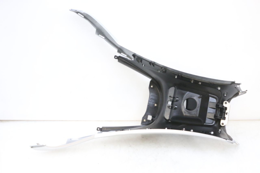 photo de OBUDOWA ZBIORNIKA PIAGGIO MP3 RL 250 (2006 - 2010) - Widok ogólny