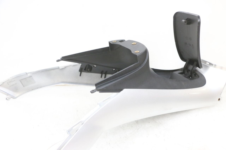 photo de OBUDOWA ZBIORNIKA PIAGGIO MP3 RL 250 (2006 - 2010) - Stan powierzchni