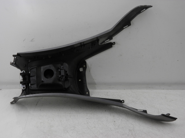 photo de OSŁONA ZBIORNIKA PIAGGIO MP3 RL 125 (2008 - 2009) - Oznaczenia i referencje