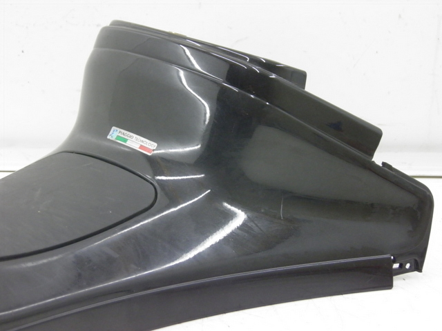 photo de OBUDOWA ZBIORNIKA PIAGGIO XEVO - X EVO 125 (2010 - 2015) - Zoom stanu zużycia