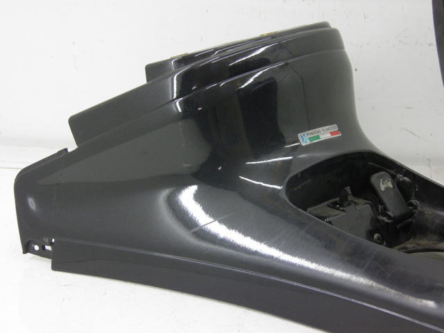 photo de OBUDOWA ZBIORNIKA PIAGGIO XEVO - X EVO 125 (2010 - 2015) - Inny kąt widzenia