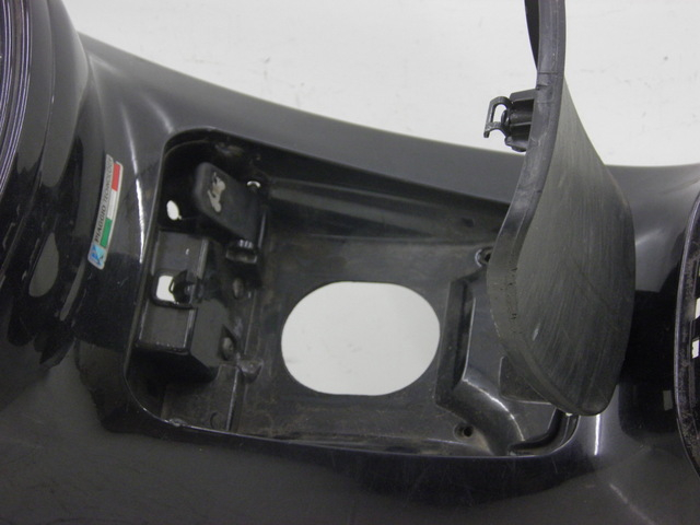 photo de OBUDOWA ZBIORNIKA PIAGGIO XEVO - X EVO 125 (2010 - 2015) - Punkty mocowania