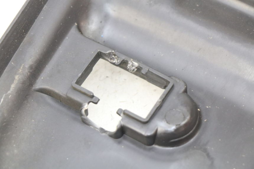 photo de OBUDOWA ZBIORNIKA SUZUKI SIXTEEN 125 (2008 - 2010) - Zoom stanu zużycia