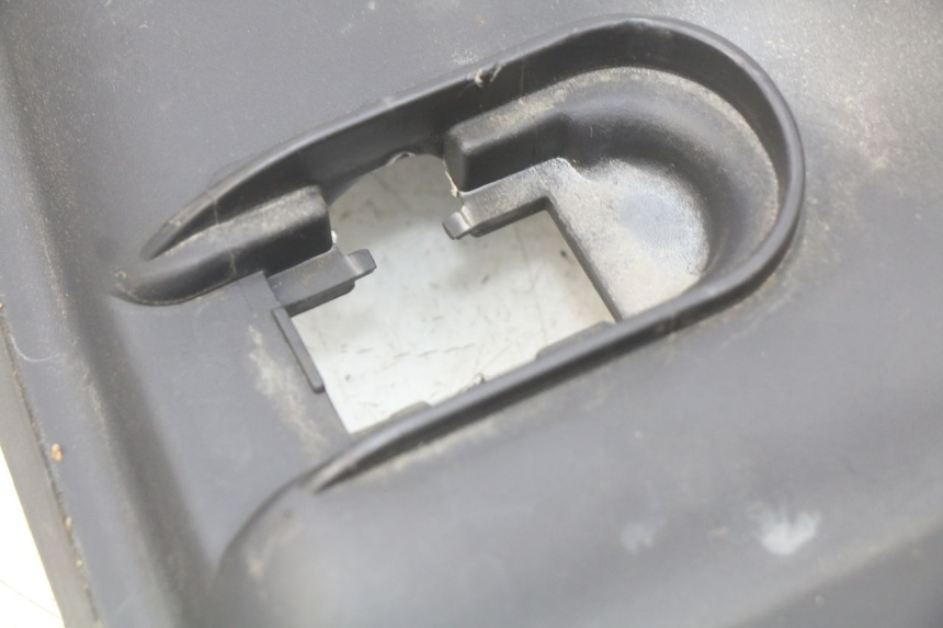 photo de OBUDOWA ZBIORNIKA SUZUKI SIXTEEN 125 (2008 - 2010) - Zbliżenie techniczne