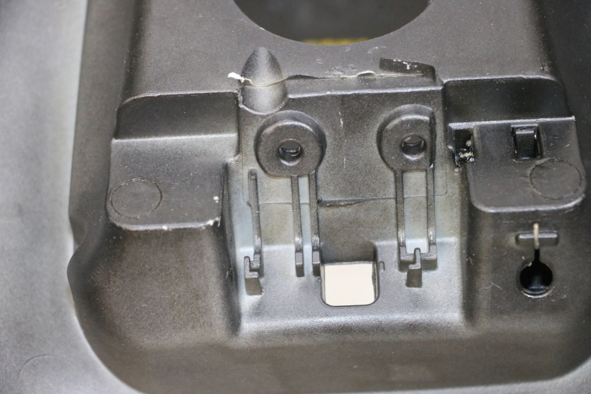 photo de OBUDOWA ZBIORNIKA PIAGGIO XEVO - X EVO 125 (2007 - 2017) - Szczegół części