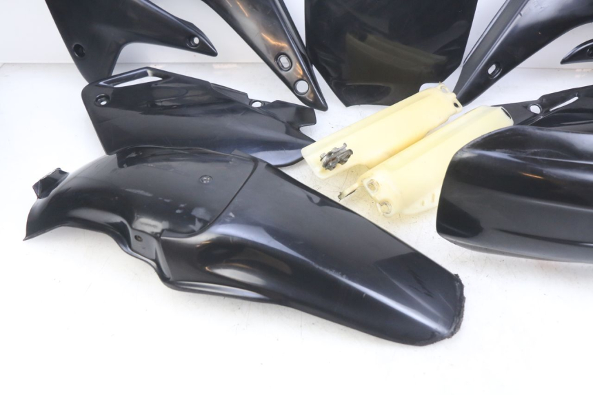 photo de PEŁNY ZESTAW OWIEWEK KAROSERYJNYCH HONDA CR 80 (2001 - 2003) - Struktura - zbliżenie