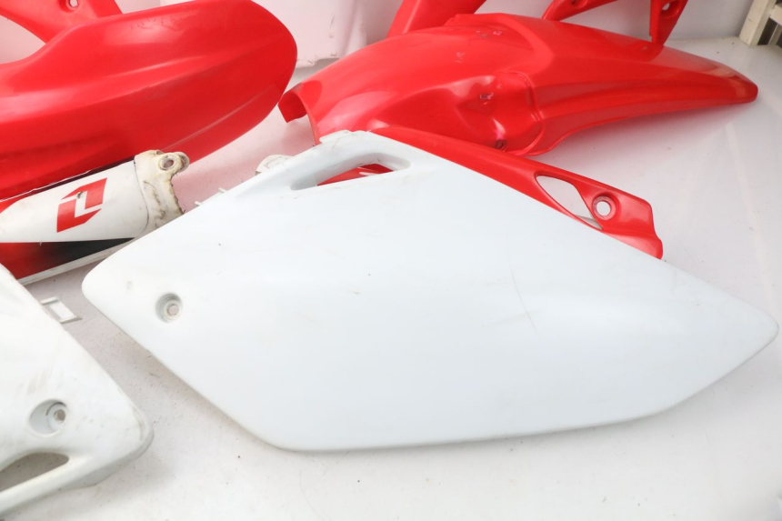 photo de PEŁNY ZESTAW OWIEWEK KAROSERYJNYCH HONDA CRF CR-F 450 (2005 - 2008) - Zoom stanu zużycia