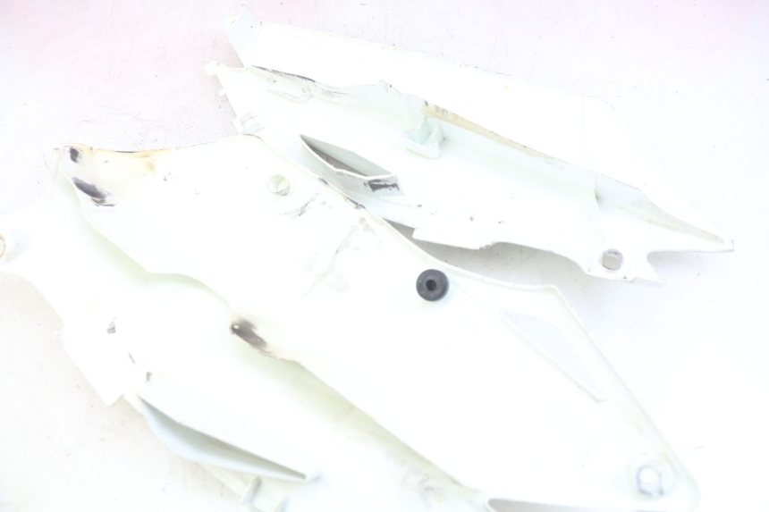 photo de PEŁNY ZESTAW OWIEWEK KAROSERII HONDA CRF CR-F 450 (2009 - 2012) - Zbliżenie komponentów