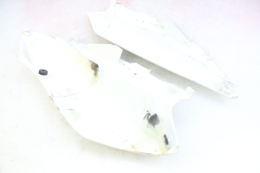 photo de PEŁNY ZESTAW OWIEWEK KAROSERII HONDA CRF CR-F 450 (2009 - 2012) - Widok z bliska