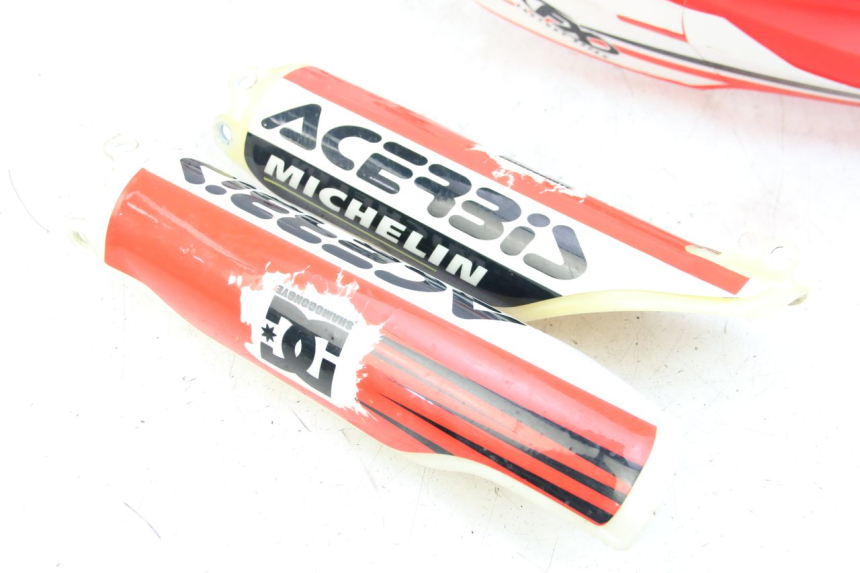 photo de PEŁNY ZESTAW OWIEWEK KAROSERYJNYCH HONDA CRF 250 (2010 - 2013) - Struktura - zbliżenie