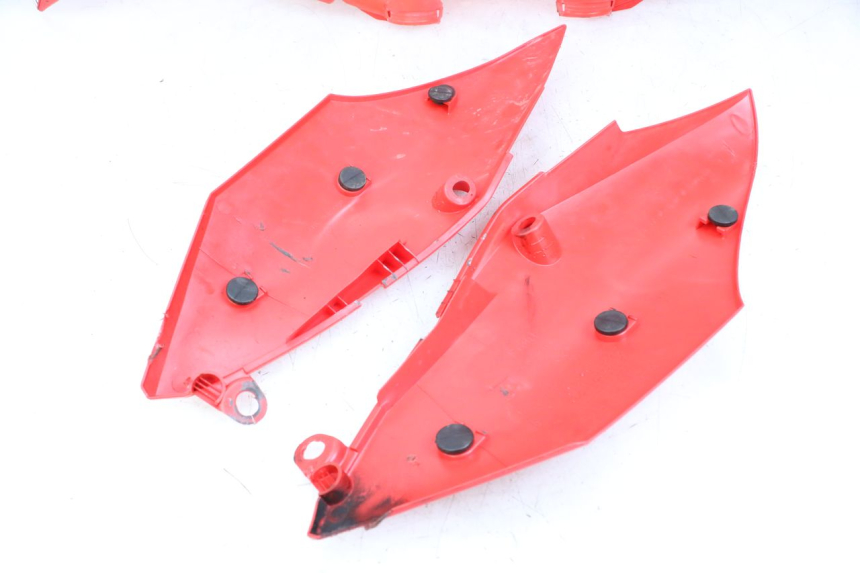 photo de PEŁNY ZESTAW OWIEWEK KAROSERII HONDA CRF R 250 (2020 - 2021) - Widok z bliska