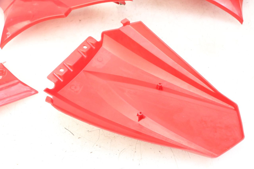 photo de PEŁNY ZESTAW OWIEWEK KAROSERYJNYCH DERBI SENDA R X-TREME 50 (2006 - 2010) - Widok z bliska