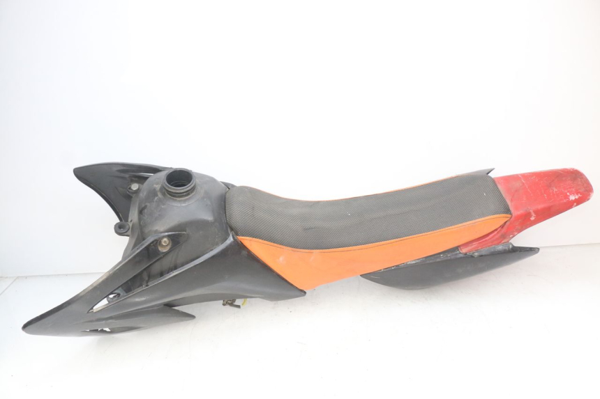 photo de PEŁNY ZESTAW OWIEWEK KAROSERYJNYCH CCR DIRT BIKE 110 - Zbliżenie komponentów