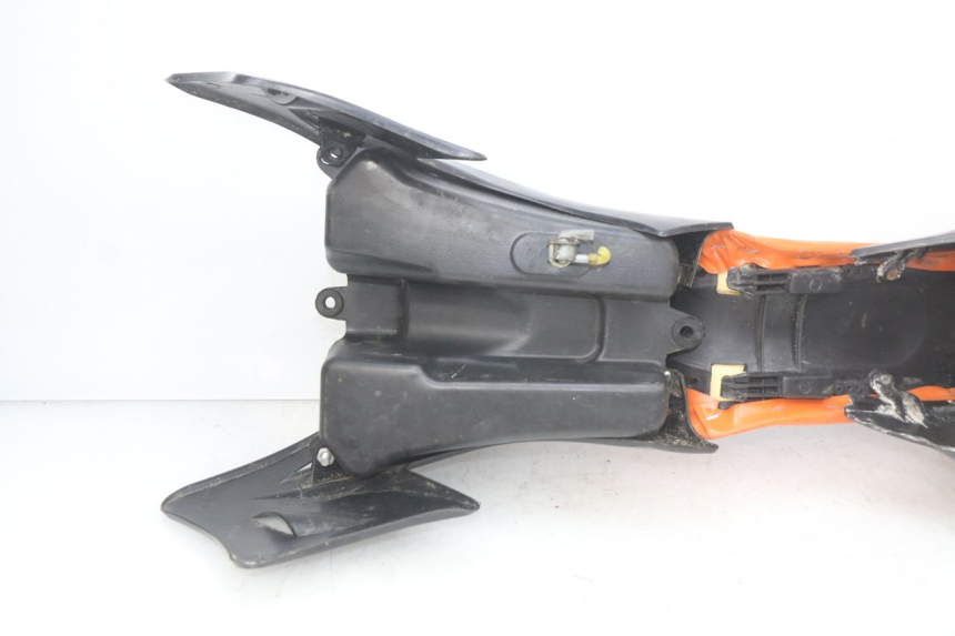 photo de PEŁNY ZESTAW OWIEWEK KAROSERYJNYCH CCR DIRT BIKE 110 - Struktura - zbliżenie