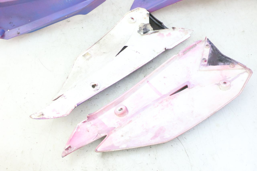 photo de PEŁNY ZESTAW OWIEWEK KAROSERII BSE DIRTBIKE PH10L 125 - Zbliżenie komponentów