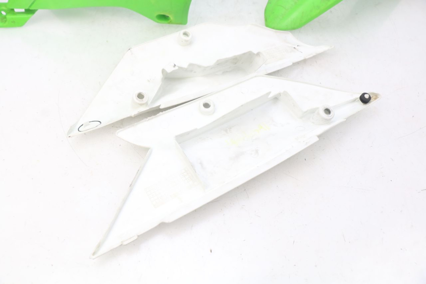 photo de PEŁNY ZESTAW OWIEWEK KAROSERYJNYCH KAWASAKI KLX 110 (2010 - 2022) - Zoom jakości