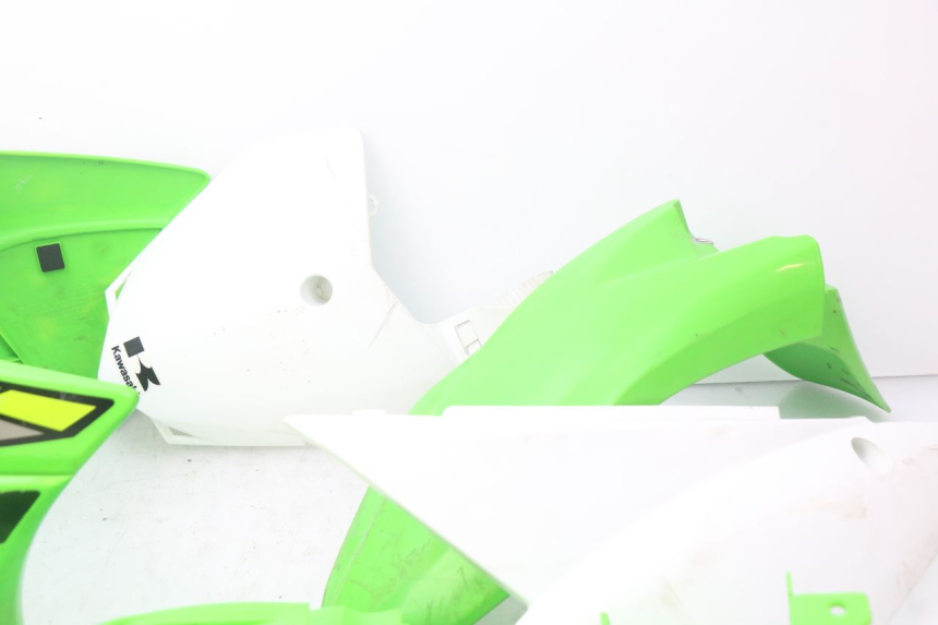 photo de PEŁNY ZESTAW OWIEWEK KAROSERYJNYCH KAWASAKI KLX 110 (2010 - 2022) - Zbliżenie techniczne