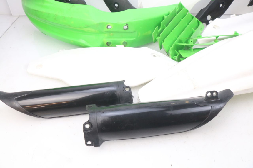 photo de PEŁNY ZESTAW OWIEWEK KAROSERII KAWASAKI KX F KXF 450 (2012 - 2015) - Zbliżenie techniczne