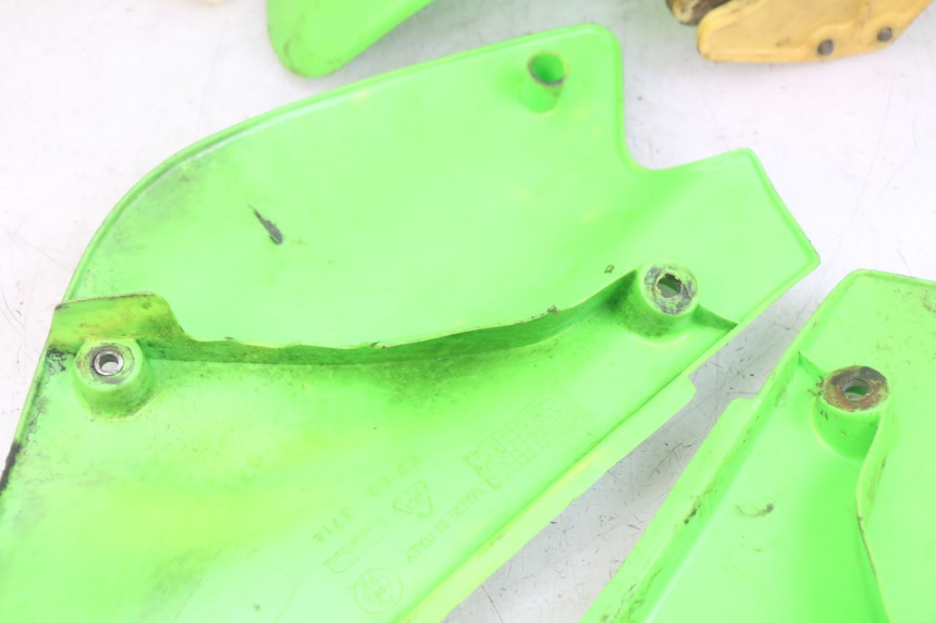 photo de PEŁNY ZESTAW OWIEWEK KAROSERYJNYCH KAWASAKI KX 85 (2001 - 2013) - Zoom stanu zużycia