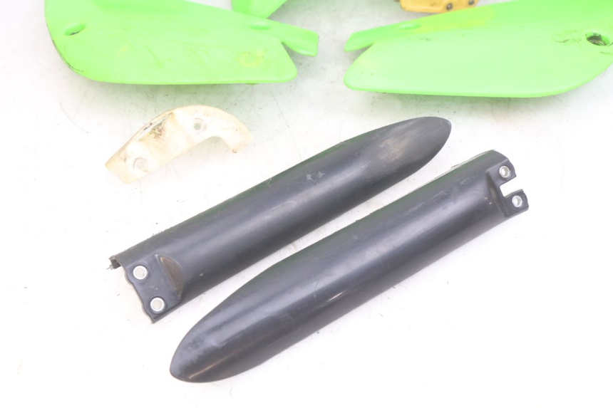 photo de PEŁNY ZESTAW OWIEWEK KAROSERYJNYCH KAWASAKI KX 85 (2001 - 2013) - Szczegóły charakterystyczne