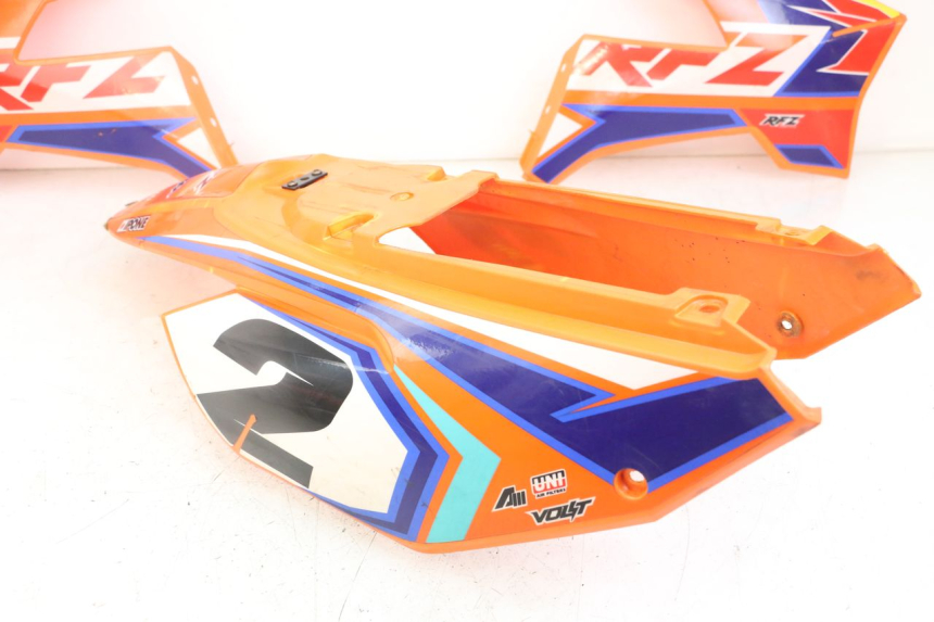 photo de PEŁNY ZESTAW OWIEWEK KAROSERII APOLLO RFZ 125 - Widok z bliska