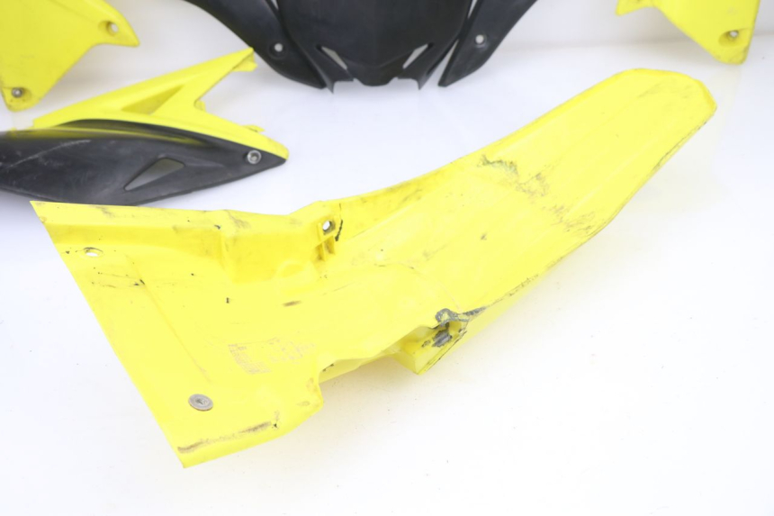 photo de PEŁNY ZESTAW OWIEWEK KAROSERII SUZUKI RM-Z RMZ 250 (2010 - 2016) - Zbliżenie techniczne