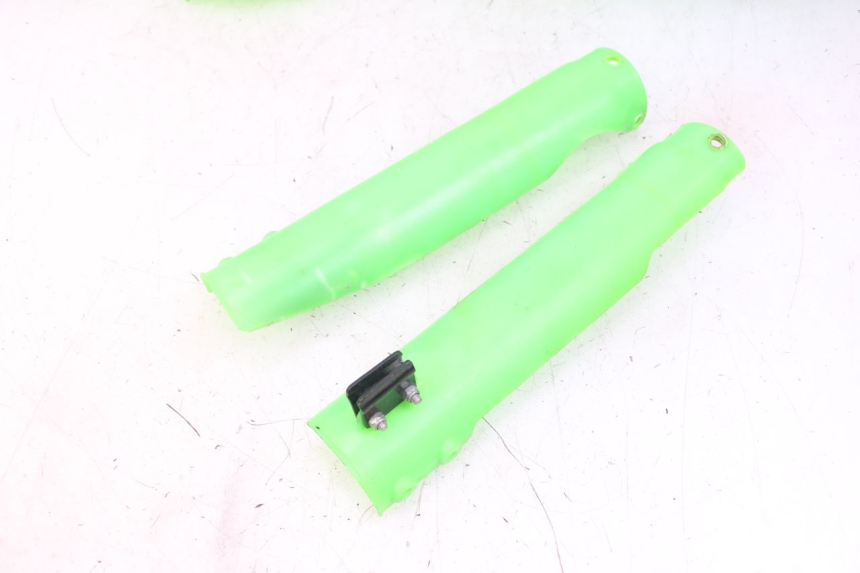 photo de PEŁNY ZESTAW OWIEWEK KAROSERYJNYCH APOLLO RXF 125 - Zbliżenie komponentów