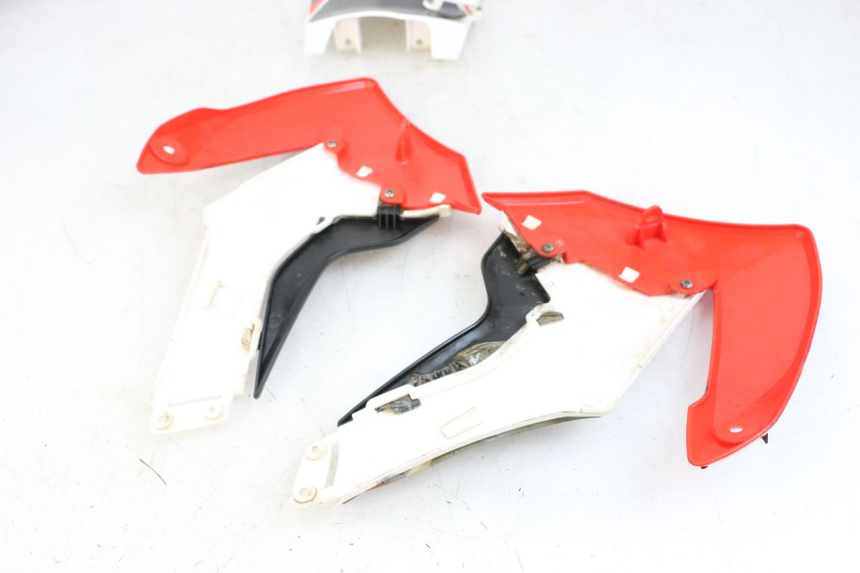 photo de KOMPLETNA OWIEWKA NADWOZIA MINI MX SX 125 - Zoom stanu zużycia