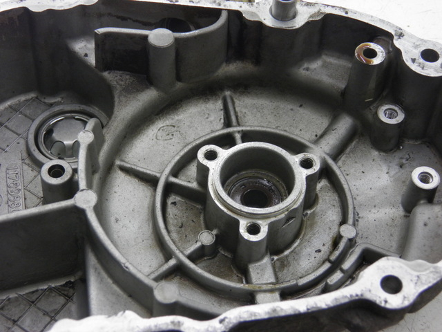 photo de OBUDOWA ALTERNATORA PEUGEOT SATELIS 125 (2006 - 2009) - Inny kąt widzenia