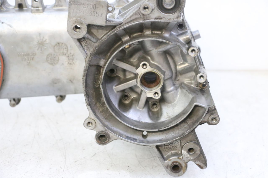 photo de Karter dolny silnika KYMCO AGILITY NAKED RENOUVO 2T 50 (2011 - 2018) - Zbliżenie komponentów