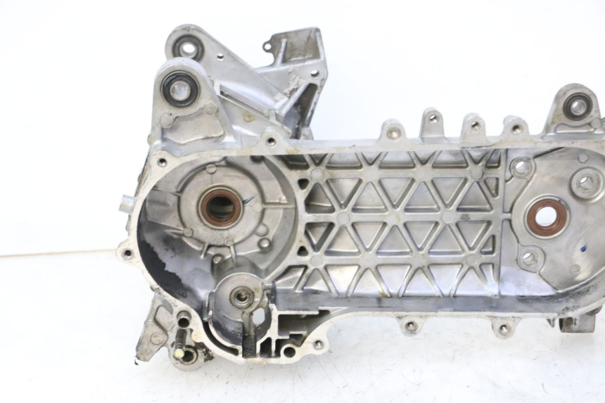 photo de Karter dolny silnika KYMCO AGILITY NAKED RENOUVO 2T 50 (2011 - 2018) - Zbliżenie techniczne