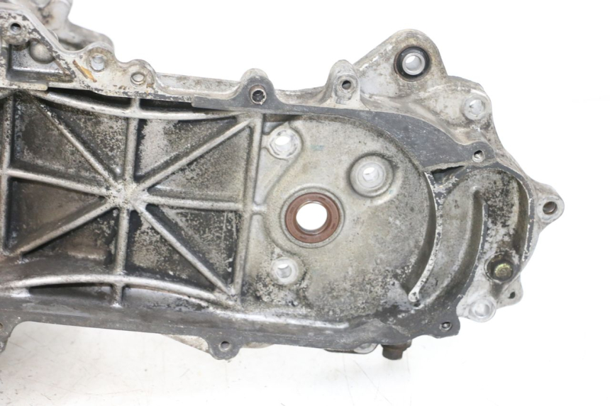 photo de Karter dolny silnika KYMCO AGILITY PREMIUM 50 (2007 - 2010) - Zbliżenie komponentów
